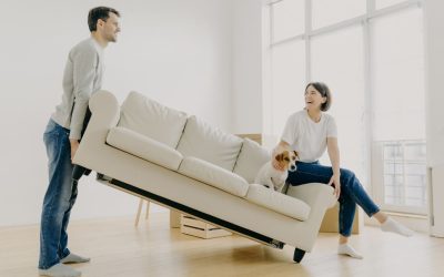 conroy-guide-to-moving-furniture-young-couple-moving-couch